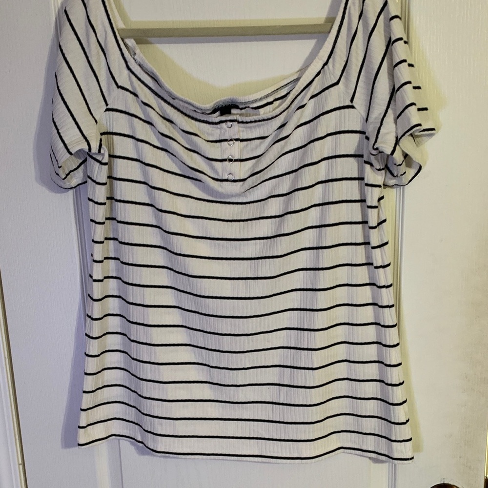 Torrid Black and White Striped Short Sleeve Top
